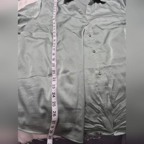 H&M Women's Light Sage Green Satin Button Down Deep B Neck Shirt - XXL - Picture 5 of 10